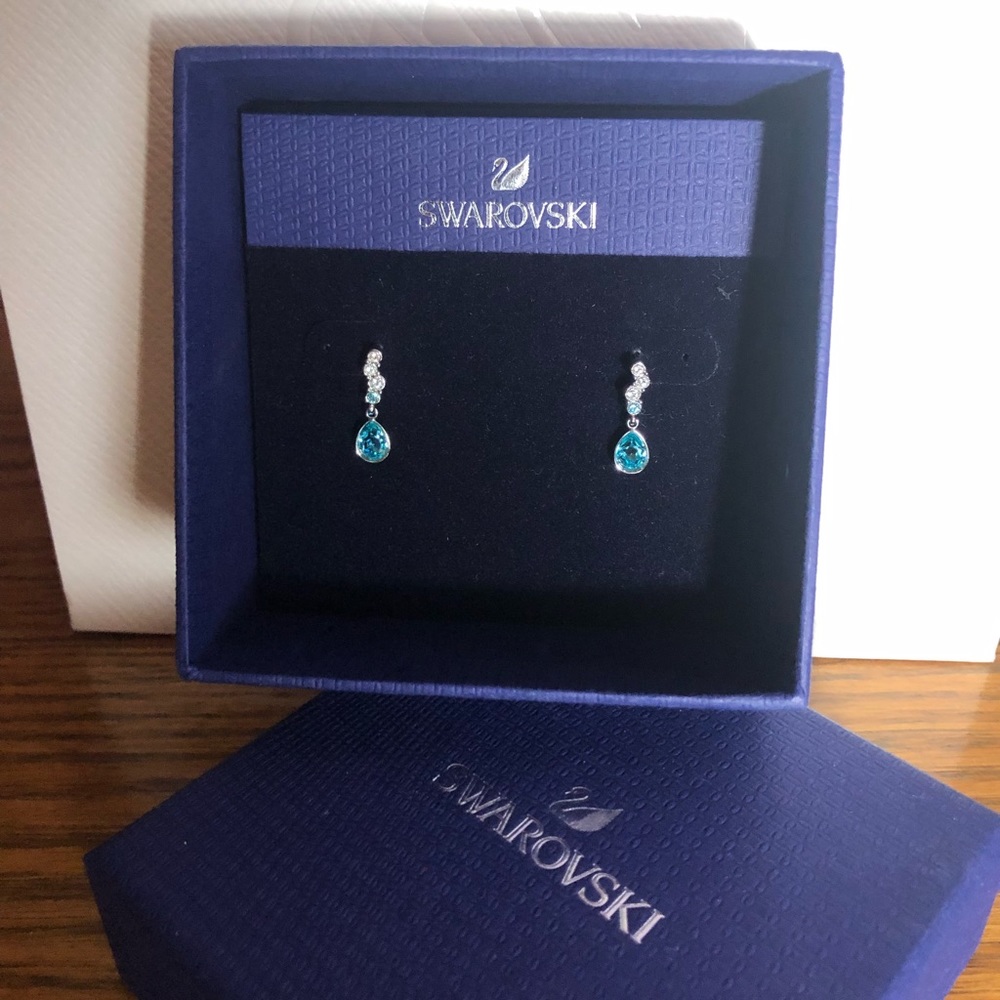 Brand New Beautiful Radiant Blue Dainty Swarovski Earrings!